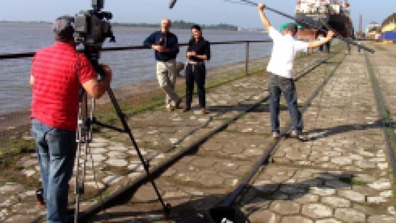 A TVE transmite, neste domingo (30), às 11h30, a segunda parte do Galpão Nativo Especial na 8ª Bienal do Mercosul, com os músicos Renato Borghetti e João de Almeida Neto. No programa, Shana Müller e Carlos Cachoeira batem um papo com artistas e