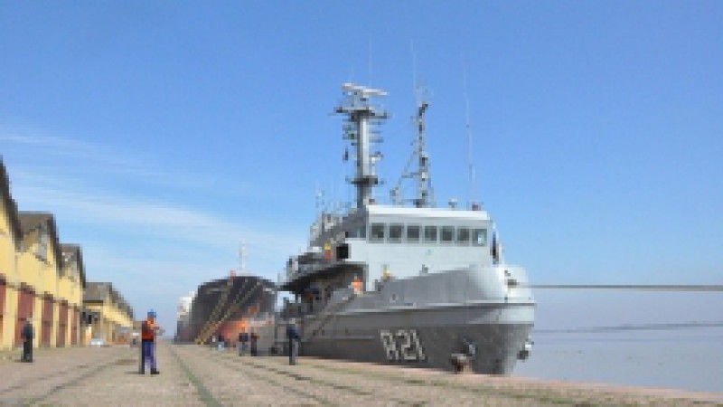 Nos próximos dias, o rebocador de alto-mar Tritão, da Marinha do Brasil, permanecerá atracada no Cais Mauá, em Porto Alegre, e estará aberto à visitação no final de semana, dias 10 e 11, das 14h às 18h. A embarcação sob comando do 5º Distrito Naval