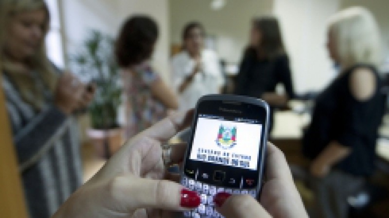 O Governo do Estado, por meio da Secretaria de Comunica&ccedil;&atilde;o e Inclus&atilde;o Digital e da Companhia de Processamento de Dados do RS (Procergs), lan&ccedil;a o Portal RS M&oacute;vel nesta segunda-feira (25), &agrave;s 16h, no Sal&atilde;o Negrinho do Pastoreio, no Pal&aacute;cio Piratini. A