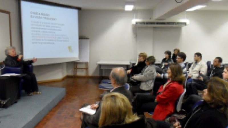 A secretária de Comunicação e Inclusão Digital (Secom), Vera Spolidoro, participou, na noite de terça-feira (5), de debate organizado pela Associação Brasileira das Agências de Comunicação (Abracom) no auditório da Decision - Fundação Getúlio Vargas