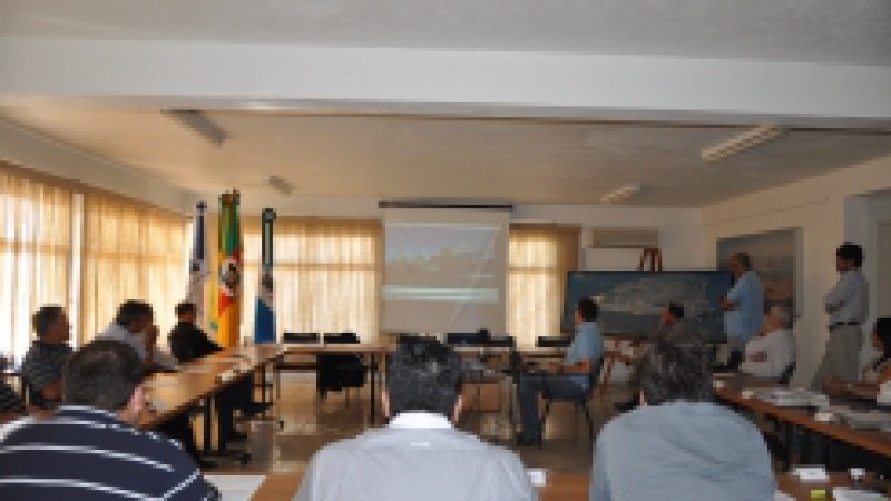 A&nbsp;181&ordf; reuni&atilde;o do&nbsp;Conselho de Autoridade Portu&aacute;ria (CAP) foi realizada na manh&atilde; desta segunda-feira (21). Na pauta, esteve o projeto de duplica&ccedil;&atilde;o da BR-392, que foi apresentada pelo Departamento Nacional de Infraestrutura de Transportes (DNIT). As