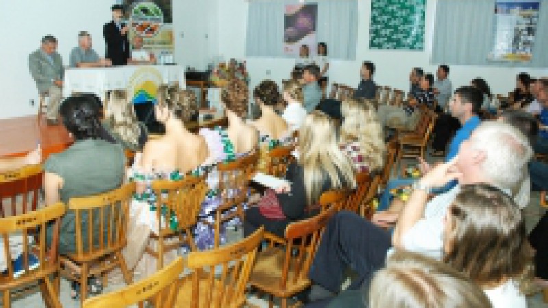 Cada vez mais o turismo rural vem constituindo-se em uma atividade complementar à agricultura familiar. As belezas naturais e a simplicidade do meio rural, a hospitalidade, a cultura da imigração europeia, a gastronomia e a produção colonial atraem