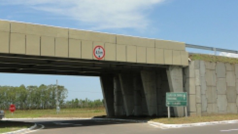 O Governo do Estado, por intermédio da Secretaria de Infraestrutura e Logística (Seinfra), inaugurou o viaduto na Estrada do Mar (ERS-389) sobre a Rota do Sol (ERS-486), na praia de Curumim, em Capão da Canoa, nessa quinta-feira (27). A obra teve um