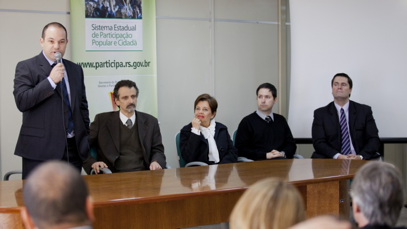 06.06.12: Cerimônia de posse do novo secretário-adjunto de Planejamento, Gestão e Participação Cidadã, Humberto Reis (E).