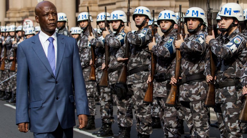 05.09.12 Embaixador da África do Sul, Mphakama Mberte é recebido com Honras Militares no Palácio Piratini
