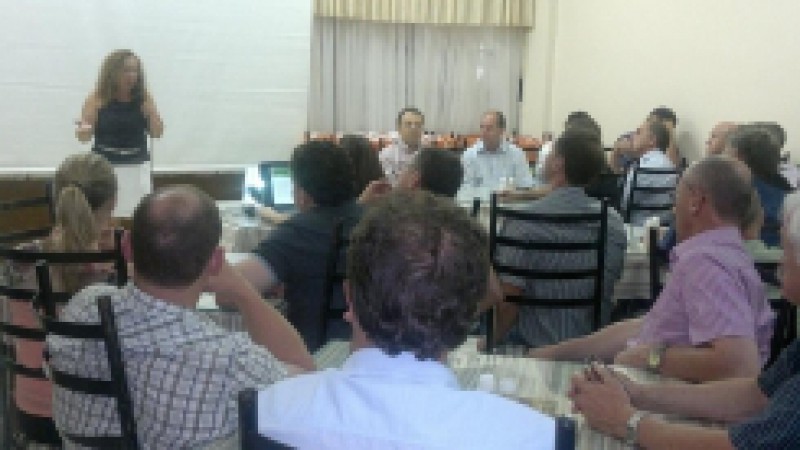 A secretária do Turismo, Abgail Pereira, participou de uma reunião com prefeitos, vice-prefeitos, secretários de Turismo e empreendedores do Vale do Taquari, na noite dessa segunda-feira (17). O encontro, realizado em Lajeado, foi promovido pela