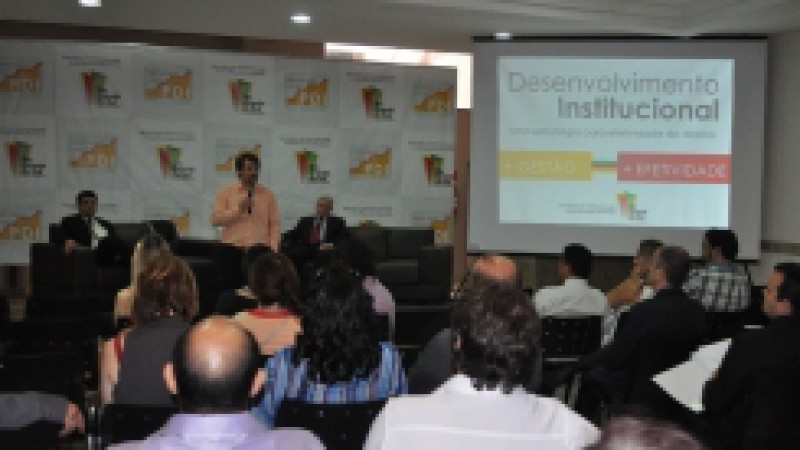 Foi realizado na cidade de Passo Fundo, nesta quinta-feira (29), o seminário do Programa de Desenvolvimento Institucional (PDI). Organizado pela Secretaria da Administração e dos Recursos Humanos (Sarh), o encontro serve como base para a padronização dos
