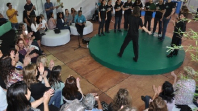 Ginástica, oficinas, literatura, passeios, música, palestras e acrobacias. Todas estas atividades puderam ser prestigiadas pelos servidores públicos estaduais, nesta terça-feira (23), segundo dia da programação da Semana do Servidor Público. A Tenda do
