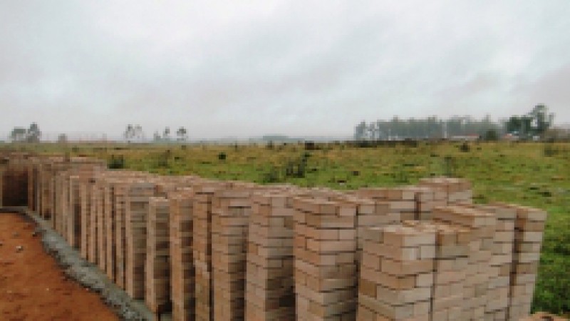 A Superintendência dos Serviços Penitenciários (Susepe) e a Pavisul Pisos Ecológicos irão viabilizar 35 vagas de trabalho para apenados dos regimes semiaberto e aberto da Colônia Penal Agrícola de Charqueadas (CPAC) por meio de um Protocolo de Ação