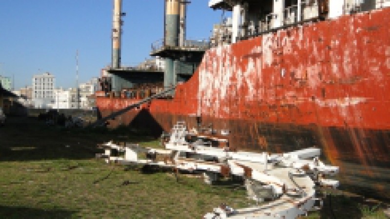 A empresa que arrematou os navios paraguaios General Bernardino Caballero e Mariscal Jos&eacute; F&eacute;lix Estigarr&iacute;bia intensificou nesta semana a retirada das duas embarca&ccedil;&otilde;es. Nesta quinta-feira (31), o superintendente de Portos e Hidrovias, Pedro Obelar,
