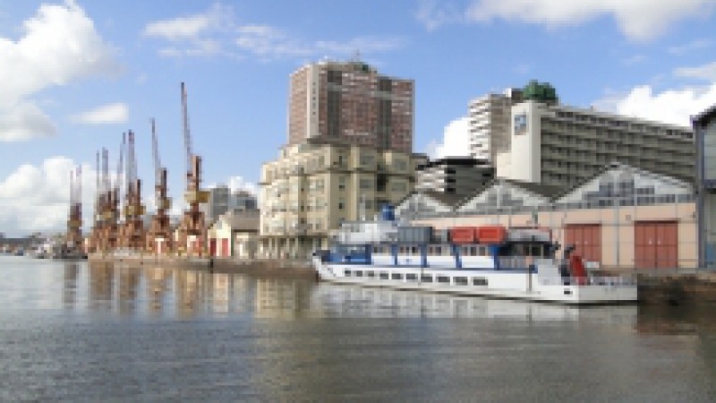 O barco Cisne Branco terá novo local de atracação na Capital no prazo de sete dias. A determinação foi divulgada nesta sexta-feira (04), após audiência realizada pelo promotor Luciano Faria Brasil, do Centro Operacional de Apoio Urbanístico do Ministério