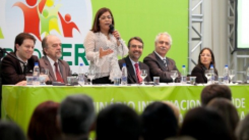 Com a participação de mais de 700 pessoas, inclusive de outros Estados, foi aberto na noite de quinta-feira (19) pela secretária da Administração e dos Recursos Humanos (SARH), Stela Farias, o Seminário Internacional Saúde do Servidor e da Servidora: