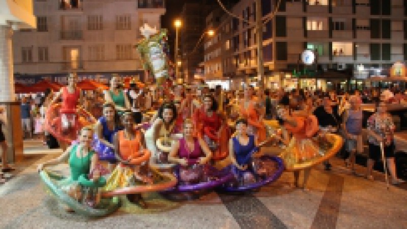 O bloco de carnaval Camisinha T&ocirc; Dentro encerra suas atividades, nesta ter&ccedil;a-feira (21) , &agrave;s 21h, na principal via da praia do Cassino, a avenida Rio Grande. O grupo realizou uma s&eacute;rie de desfiles que j&aacute; passaram por diversos locais de Porto Alegre e