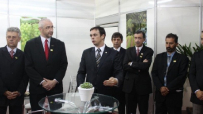 A Secretaria da Economia Solidária e Apoio à Micro e Pequena Empresa (Sesampe) lançou seu estande nesta quinta-feira (16) durante a abertura da 29ª Festa da Uva 2012, em Caxias do Sul. Na presença da presidente Dilma Rousseff e do governador Tarso Genro,