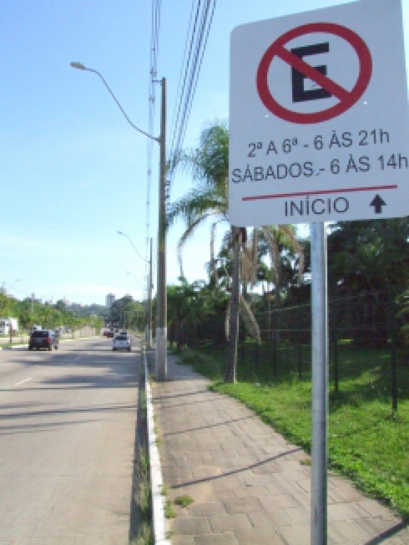 A partir do próximo final de semana será permitido estacionar aos sábados após as 14h, e aos domingos o dia inteiro na Rua Dr. Salvador França, em Porto Alegre, em frente ao Jardim Botânico. A EPTC permitiu a alteração em apenas um dos lados da rua. Esta