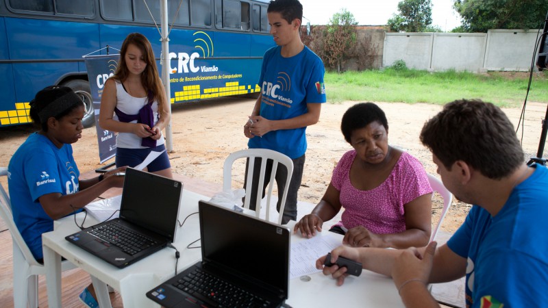 09.03.13 - Lançamento do CRC Centro de Recondicionamento de Computadores) de Viamão e inicio das inscrições para curso gratuito de informatica. O projeto é uma parceria entre a SECOM, Banrisul e Rede Marista de Ensino.