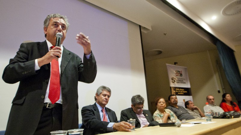 11.03.13: Com a fala o secret&aacute;rio de Habita&ccedil;&atilde;o e Saneamento, Marcel Frison, durante o lan&ccedil;amento e preparativos da 5&ordf; Confer&ecirc;ncia Estadual das Cidades realizada pela Secretaria de Habita&ccedil;&atilde;o e Saneamento e o Conselho Estadual das Cidades.
