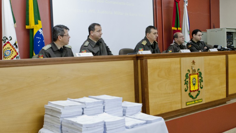 12.06.13: Divulgação do relatório do Inquérito Policial Militar (IPM) sobre a boate Kiss.