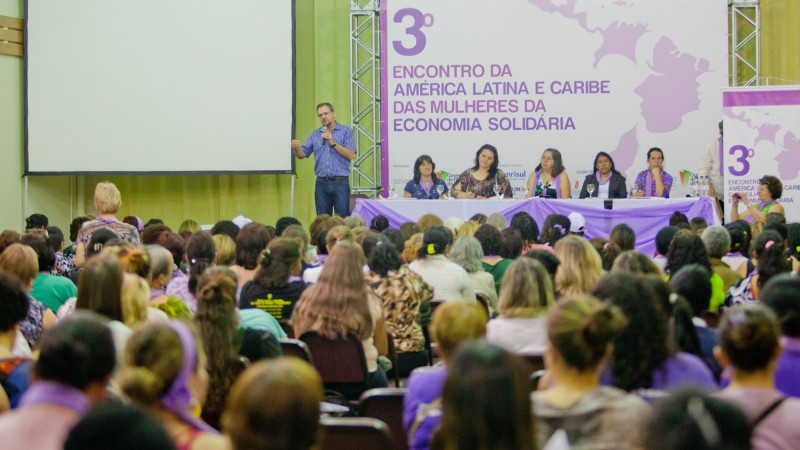 13.09.13: Secretaria da Economia Solidária e Apoio à Micro e Pequena Empresa (Sesampe) promove o 3° Encontro da América Latina e Caribe das Mulheres da Economia Solidária.