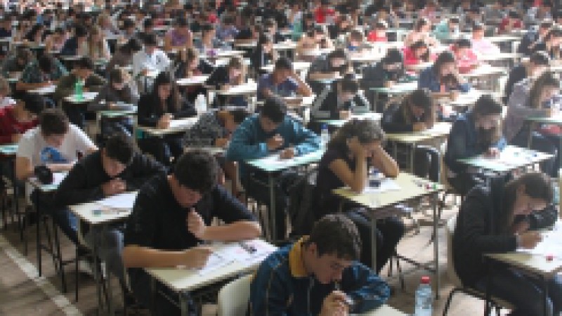 Já estão abertas as inscrições para ingresso, em 2014, nos Cursos Técnicos Diurnos e Noturnos da Fundação Escola Técnica Liberato Salzano Vieira da Cunha, em Novo Hamburgo. Os Cursos Técnicos Diurnos oferecidos são de Química, Mecânica, Eletrotécnica e