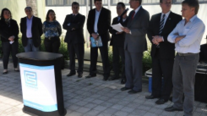 A Corsan e o município de São Lourenço do Sul renovaram a parceria nesta quinta-feira (3). O contrato de programa, que prevê a prestação dos serviços de água e esgoto por 30 anos, foi assinado em ato público pelo diretor-presidente da companhia, Tarcísio