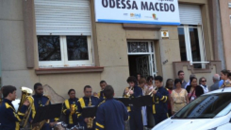 O Centro de Desenvolvimento da Expressão (CDE) Odessa Macedo, em Bagé, ganhou uma nova sede. A inauguração, na tarde dessa segunda-feira (9), teve a participação do secretário de Estado da Cultura, Assis Brasil. No inicio de 2011 a instituição passou por