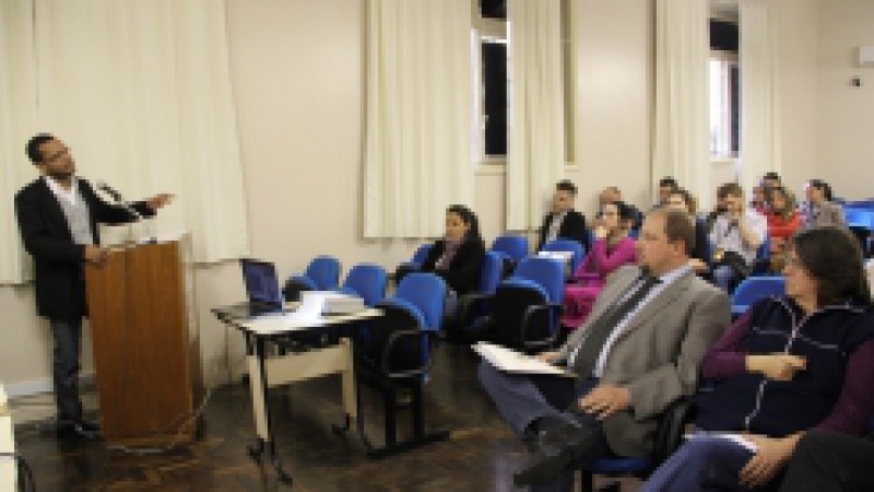 O Seminário Difusão Virtual em Instituições Culturais: Mídias Sociais no Mundo dos Arquivos, promovido pelo Arquivo Público do Estado do Rio Grande do Sul (Apers) reuniu dezenas de estudantes e profissionais, na tarde dessa sexta-feira (30), na sede do