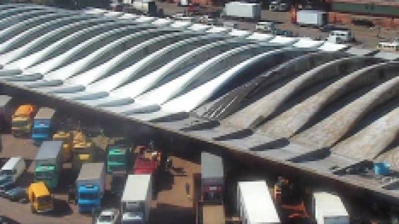 A Ceasa/RS (Centrais de Abastecimento do Rio Grande do Sul) est&aacute; investindo R$ 6,1 milh&otilde;es em obras de recupera&ccedil;&atilde;o e impermeabiliza&ccedil;&atilde;o das coberturas dos pavilh&otilde;es do Galp&atilde;o N&atilde;o Permanente (GNP), A1, D2, E1, E2 e P&oacute;rtico Principal. Os trabalhos devem ser