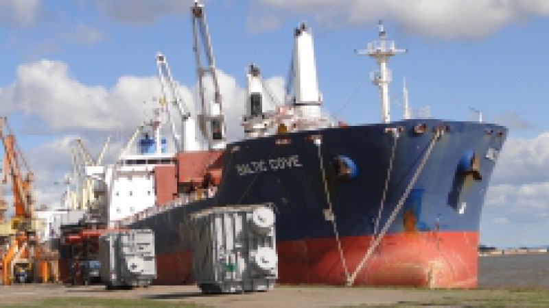 O navio Santa Phoenix deve chegar ao Porto de Porto Alegre nesta sexta-feira (26) com mais 6,1 mil toneladas de sulfato de potássio granulado e cloreto de potássio. A previsão foi divulgada pelo Sistema de Cargas da Receita Federal. Na manhã desta