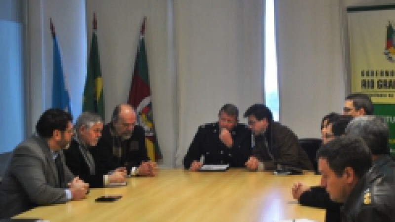 O secretário da Segurança Pública, Airton Michels, recebeu nesta terça-feira (23), superintendente da polícia de Southampton (Inglaterra), Steve France, em Porto Alegre, com o objetivo de trocar experiências sobre a atuação das forças policiais. France