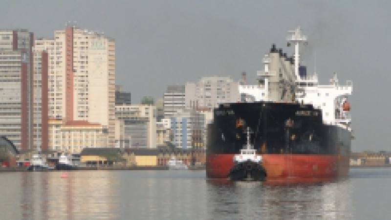 Com chegada dos navios Santa Isabella e Harvest Sun, nesta quinta-feira (12), o Porto da Capital registra o movimento de 55,7 mil toneladas de produtos. O número corresponde a quase metade do previsto para o mês de setembro, que deve chegar a quase 105
