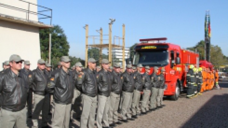 Desde 1954, quando o então presidente da República, Getúlio Vargas, assinou decreto instituindo a data, no dia 02 de julho é comemorado no Brasil o Dia Nacional dos Bombeiros. Em Porto Alegre, o Comando do Corpo de Bombeiros (CCB) realizou nesta