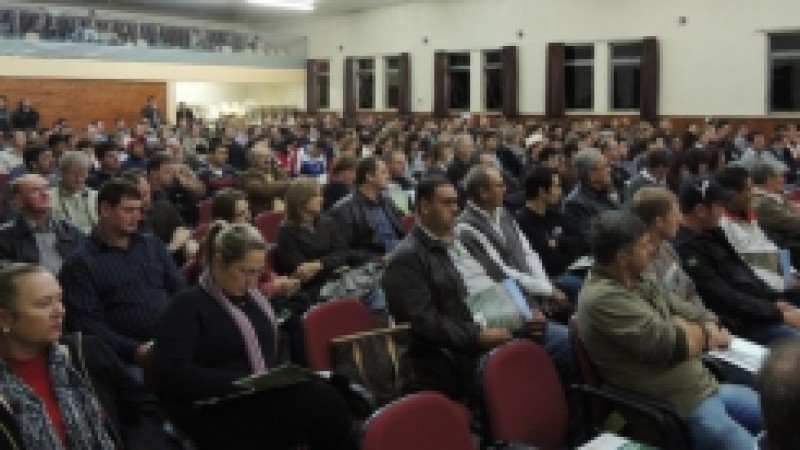 A audiência pública para eleger as prioridades da região Celeiro ocorreu no auditório da Unijuí, na quinta-feira (09), no município de Três Passos. O evento contou com a participação de mais de 300 pessoas, integrantes de 21 municípios participantes.