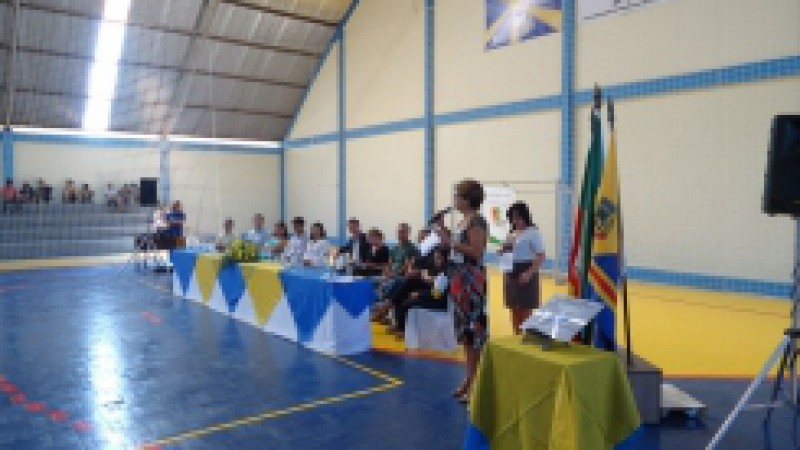 A secretária adjunta da Educação, Maria Eulalia Nascimento, inaugurou nesta quinta-feira (07) o ginásio de esportes da Escola Estadual de Ensino Fundamental Capistrano de Abreu, em Soledade - área da 25ª Coordenadoria Regional de Educação (CRE). A obra,