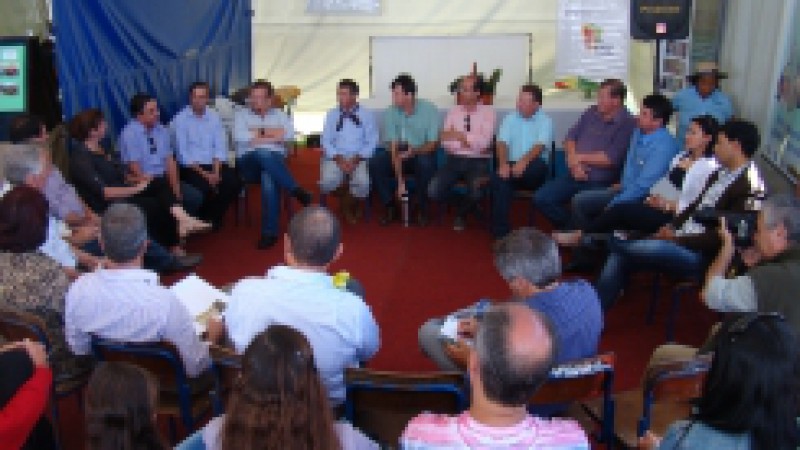 Durante a realização da 29ª Feovelha de Pinheiro Machado, encerrada nesse domingo (27), no Parque Charrua, o espaço institucional da Emater/RS-Ascar recebeu, além do público em geral, produtores rurais e autoridades. Durante a feira, foram realizadas