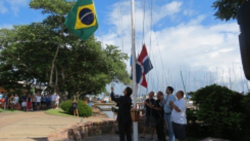 A Secretaria Estadual do Esporte e do Lazer participou, neste sábado (19), da abertura do 39º Campeonato Brasileiro da Classe Laser (modalidade olímpica da Vela). O evento, que acontece no Clube Veleiros do Sul, em Porto Alegre, contou com a participação