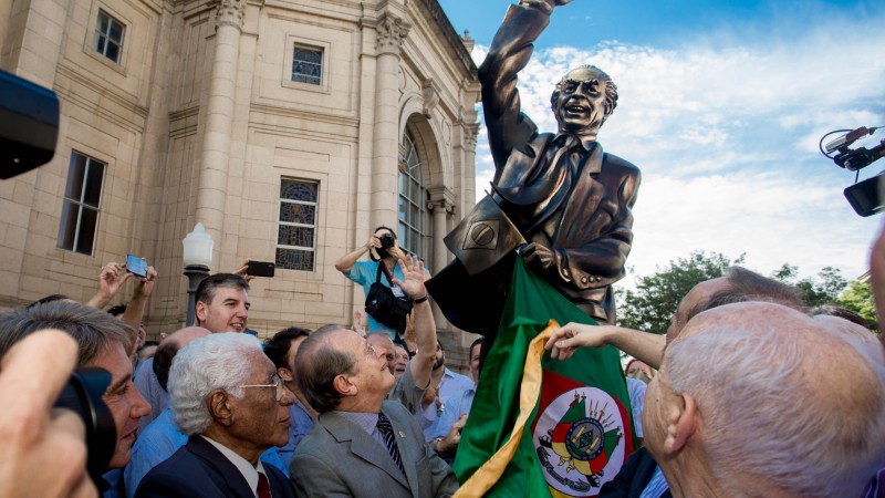 22.01.14 Governador Tarso Genro participa da solenidade de inauguração da estátua em homenagem à Leonel Brizola