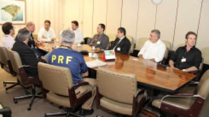 O Sistema de Infrações de Trânsito (SIT) usado pelo Detran foi apresentado a representantes da Polícia Rodoviária Federal na quarta-feira (26), em Porto Alegre. O órgão federal estuda a possibilidade de adquirir a tecnologia para uso nas rodovias