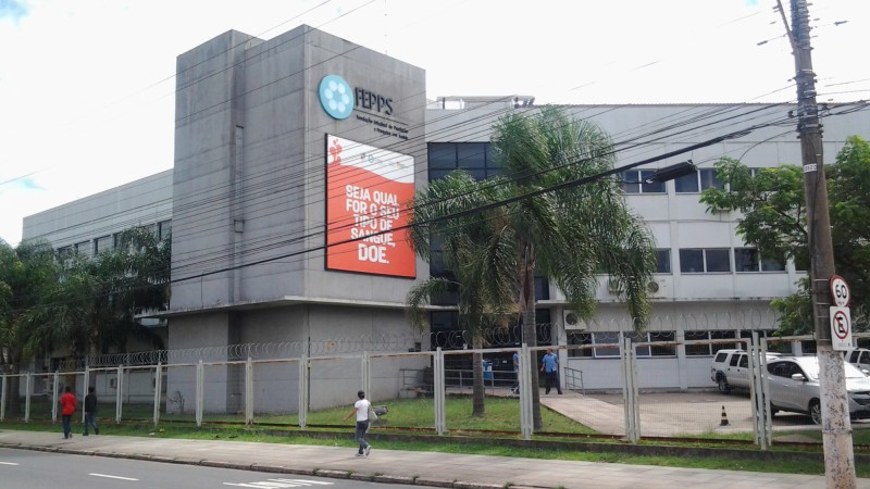Prédio do Lacen, na avenida Ipiranga, em Porto Alegre