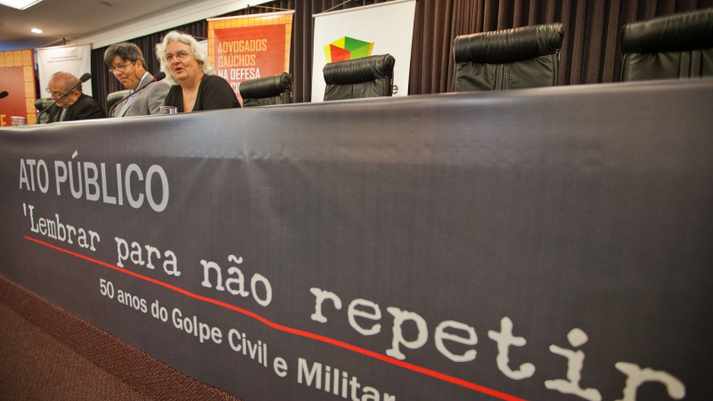 PORTO ALEGRE, RS, BRASIL, 21.03.14: Audiência Pública "Advogados Gaúchos na Defesa da Cidadania – Relatos à Comissão da Verdade", no auditório da OAB/RS. Com a fala, a secretária-geral adjunta Maria Cristina Carrion Vidal de Oliveira. Foto: Raphael