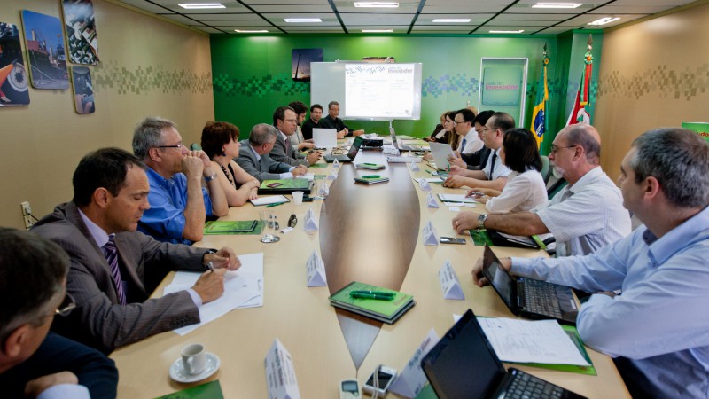 PORTO ALEGRE, RS, BRASIL, 03.02.12: Reunião na Sala do Investidor com comitiva da Hyundai Elevadores. Foto: Camila Domingues/Palácio Piratini