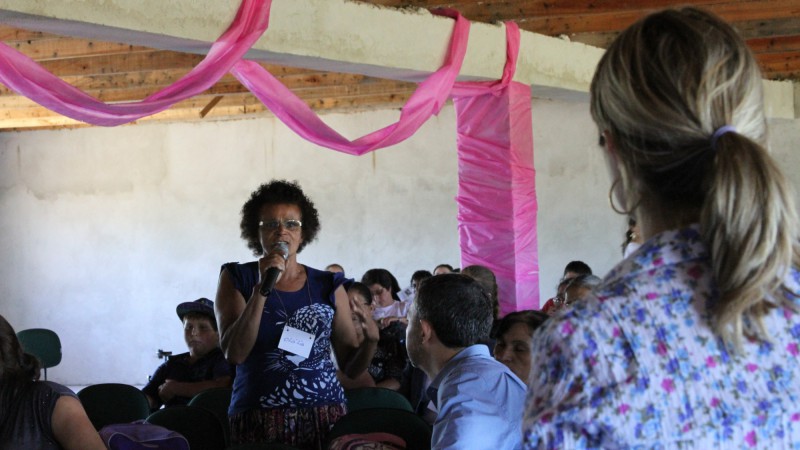 Secretária Ariane Leitão ouviu relato da produtora rural Olália da Silva