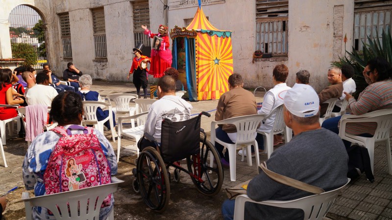 Apresentação da peça teatral Circo de Horrores e Maravilhas, do grupo de teatro Oigalê, abriu a programação