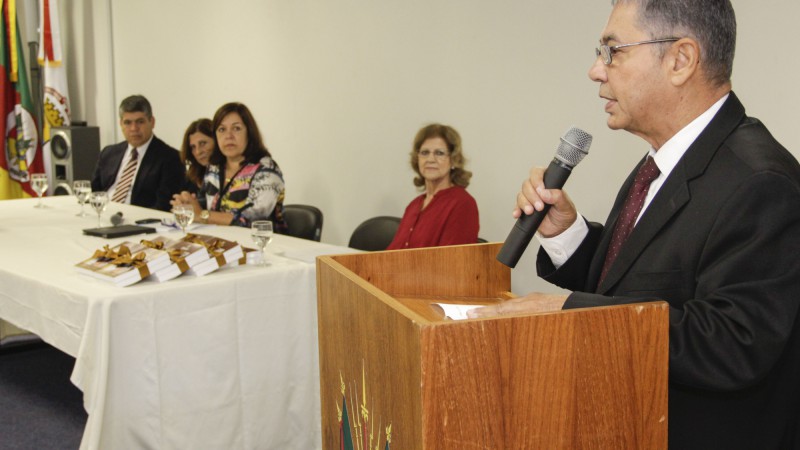 Secret&aacute;rio Jose Clovis de Azevedo defendeu a continuidade dos projetos e a&ccedil;&otilde;es