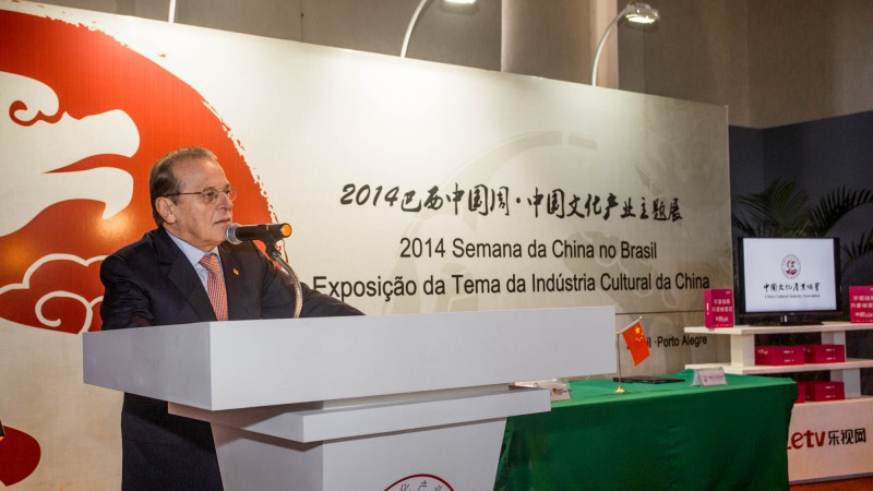 PORTO ALEGRE, RS, BRASIL: Governador Tarso Genro participa da abertura da Exposi&ccedil;&atilde;o da Associa&ccedil;&atilde;o das Ind&uacute;strias Culturais da China (CCIA).  Foto: Caroline Bicocchi/Pal&aacute;cio Piratini