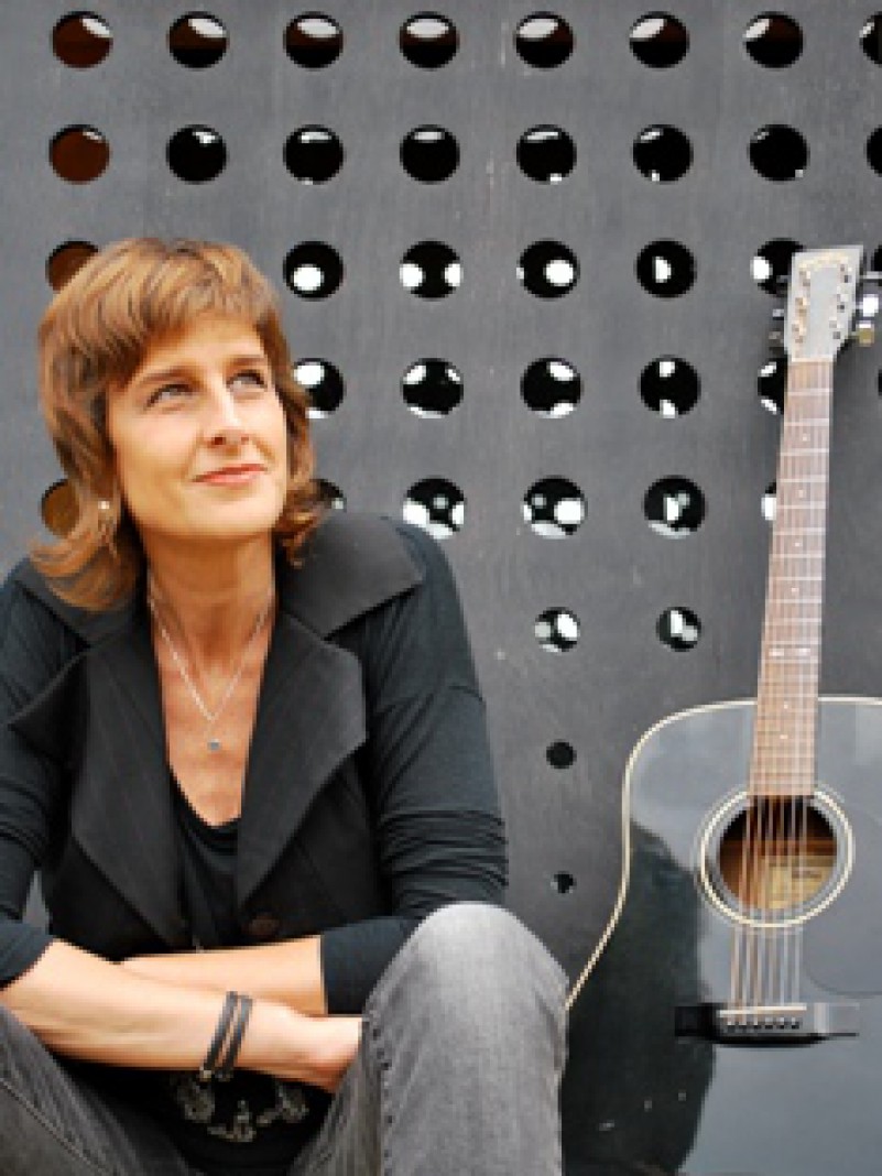 Compositora e intérprete gaúcha apresenta-se na próxima quinta-feira, às 19h