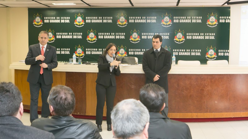 PORTO ALEGRE, RS, BRASIL 02.07.14 : Governo do Estado faz segunda reunião com prefeitos dos municípios atingidos por enchente. Reunião coordenado pelo secretário Jorge Branco do Gabinete dos Prefeitos e Relações Federativas. Fala da Coordenadora Geral da