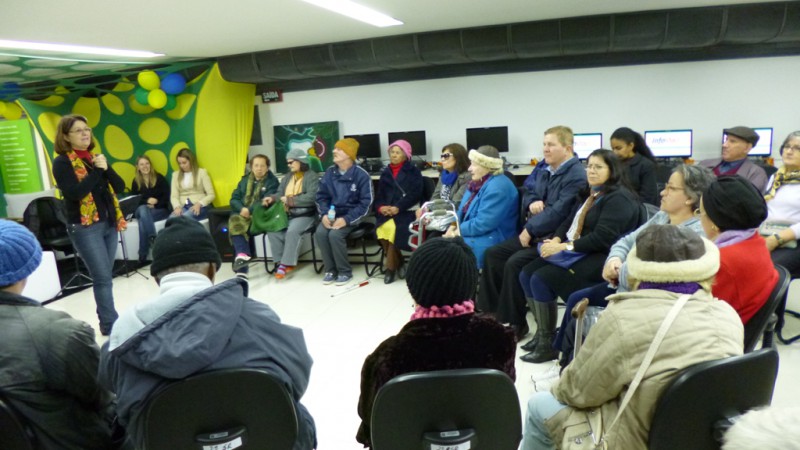 Proposta do encontro foi a de fazer com que os idosos exercitassem sua mem&oacute;ria por meio de uma din&acirc;mica desenvolvida pelas profissionais da &aacute;rea da sa&uacute;de