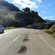 Deslizamento bloqueia ERS-400 entre Candelária e Sobradinho, Rio Grande do  Sul