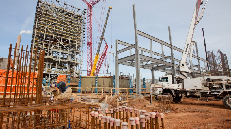Construção civil e serviços foram os setores que mais contrataram